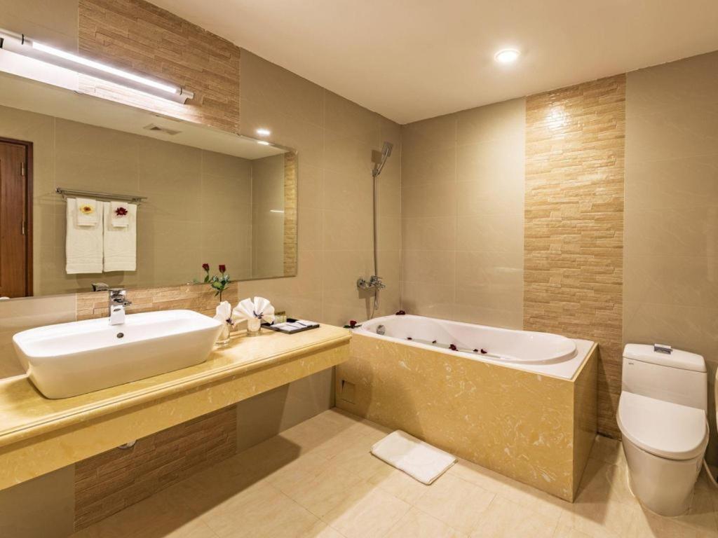וין Lam Giang Hotel מראה חיצוני תמונה