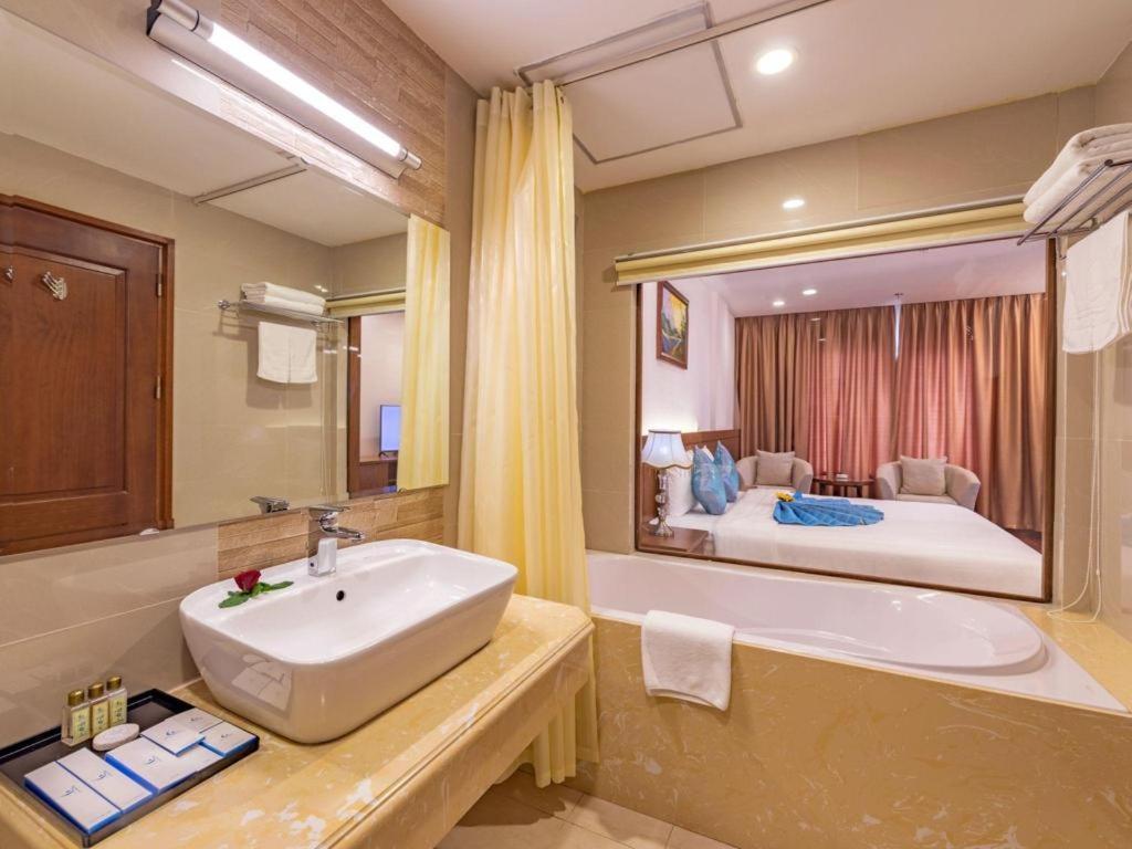 וין Lam Giang Hotel מראה חיצוני תמונה