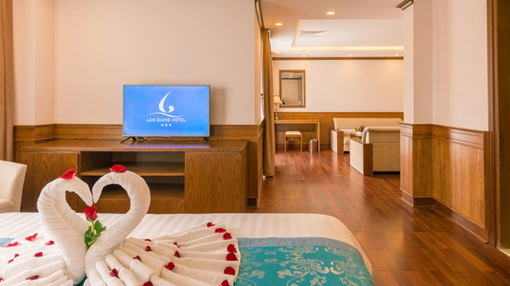וין Lam Giang Hotel מראה חיצוני תמונה
