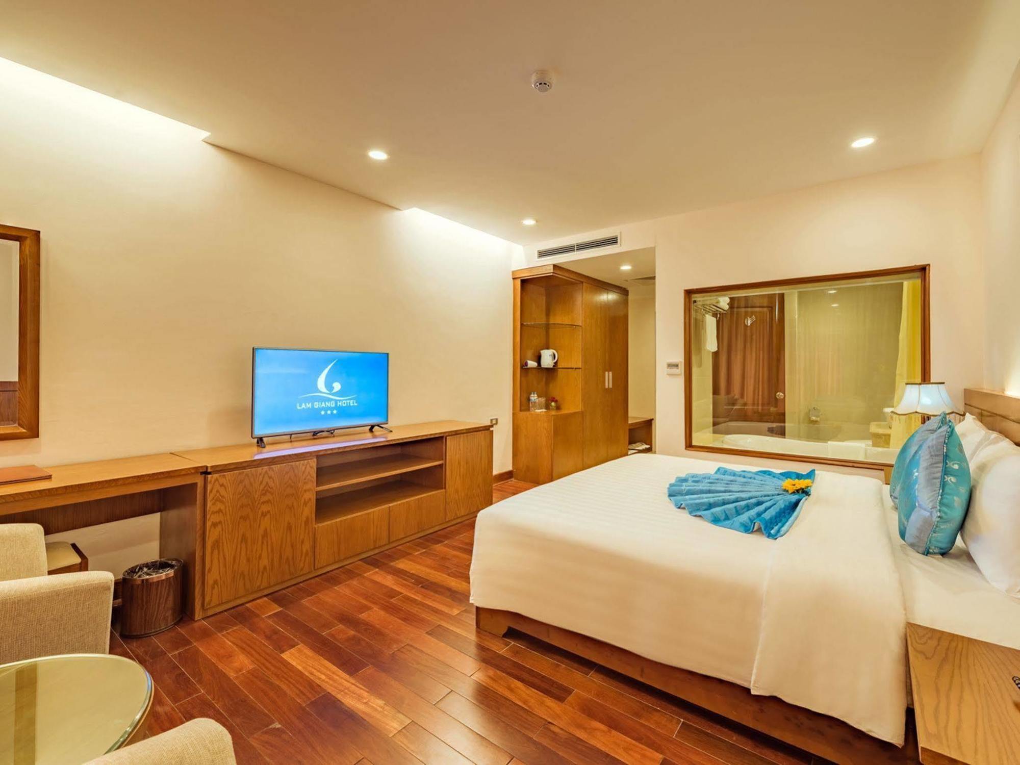 וין Lam Giang Hotel מראה חיצוני תמונה