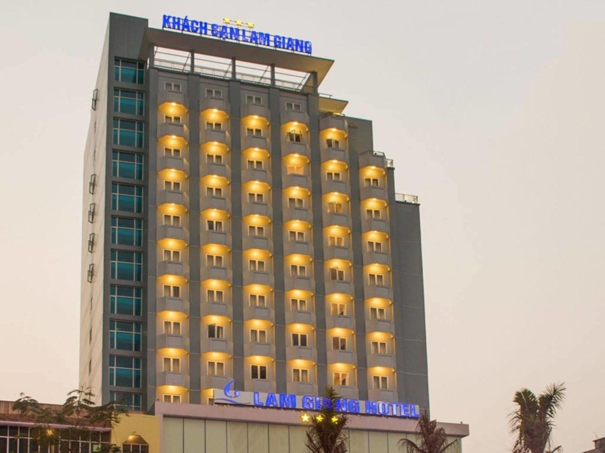 וין Lam Giang Hotel מראה חיצוני תמונה