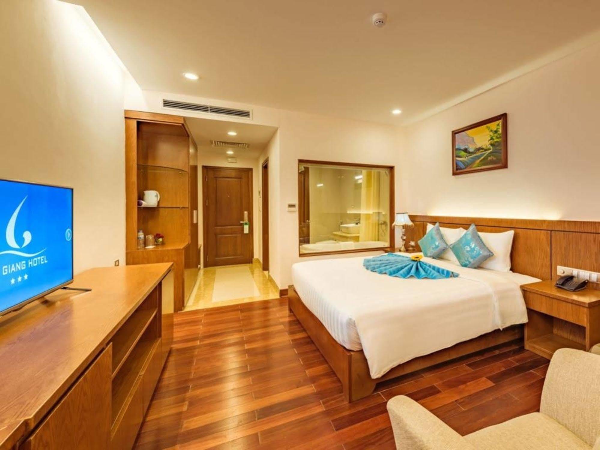 וין Lam Giang Hotel מראה חיצוני תמונה