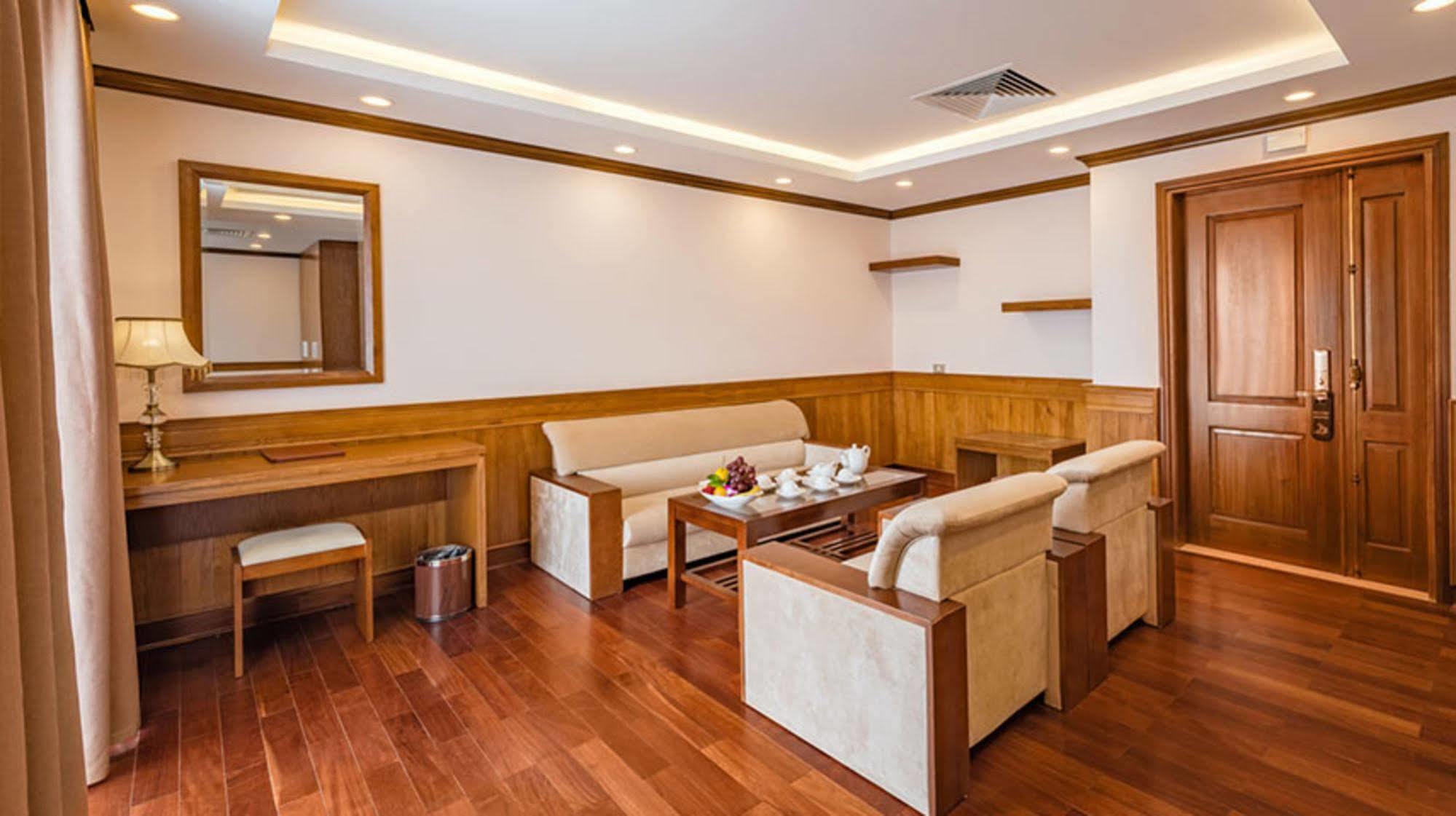 וין Lam Giang Hotel מראה חיצוני תמונה