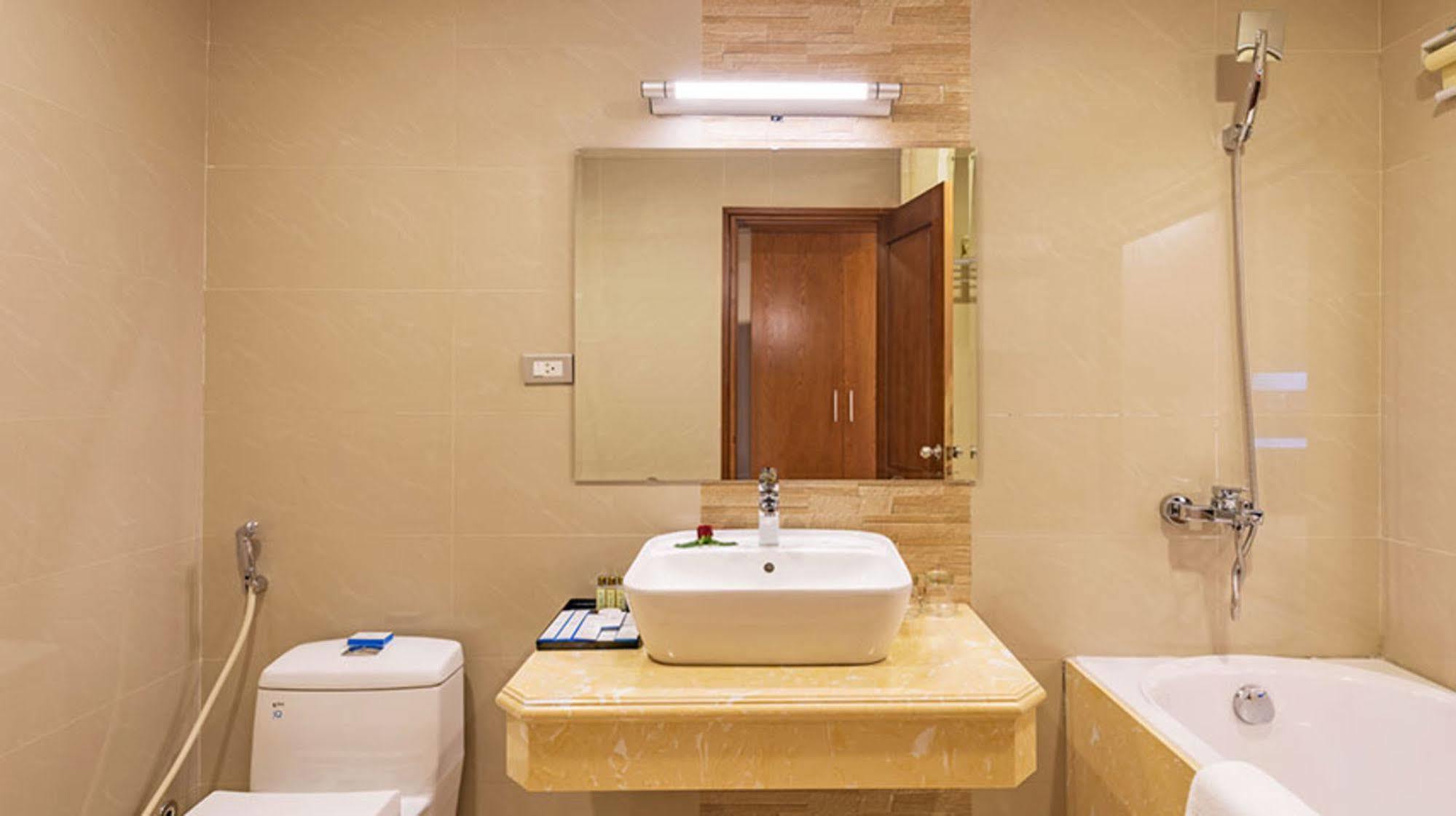 וין Lam Giang Hotel מראה חיצוני תמונה