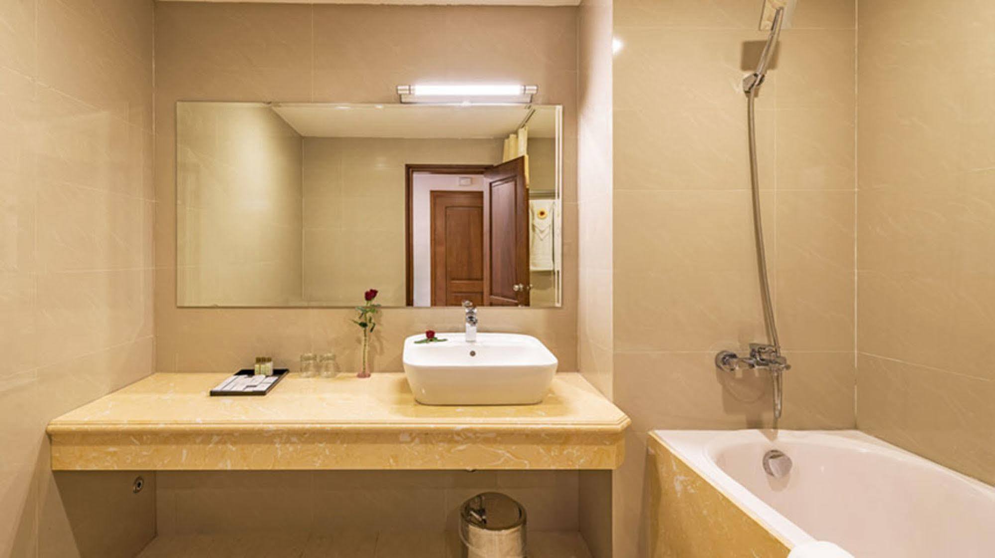 וין Lam Giang Hotel מראה חיצוני תמונה