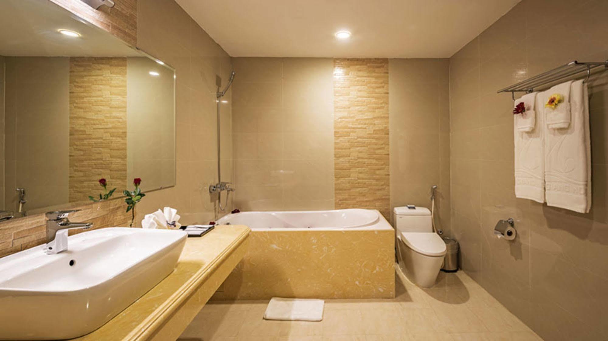 וין Lam Giang Hotel מראה חיצוני תמונה