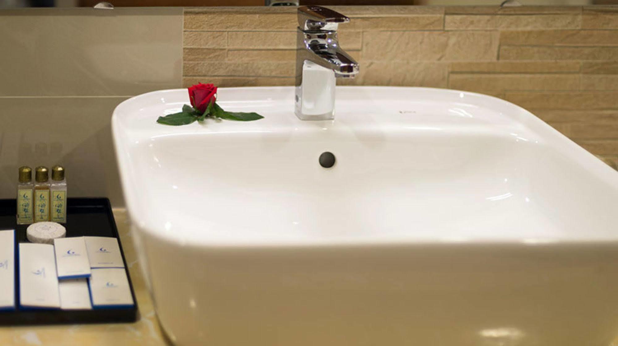 וין Lam Giang Hotel מראה חיצוני תמונה
