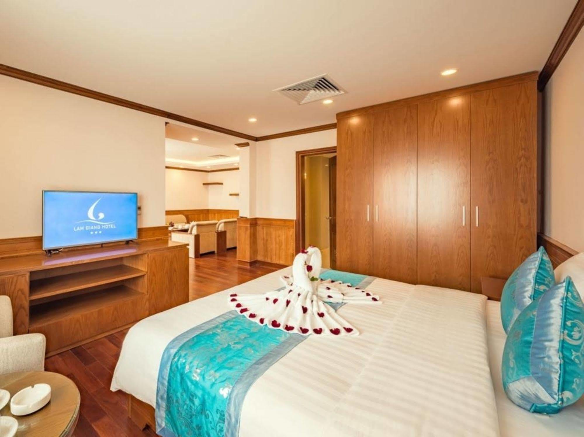 וין Lam Giang Hotel מראה חיצוני תמונה