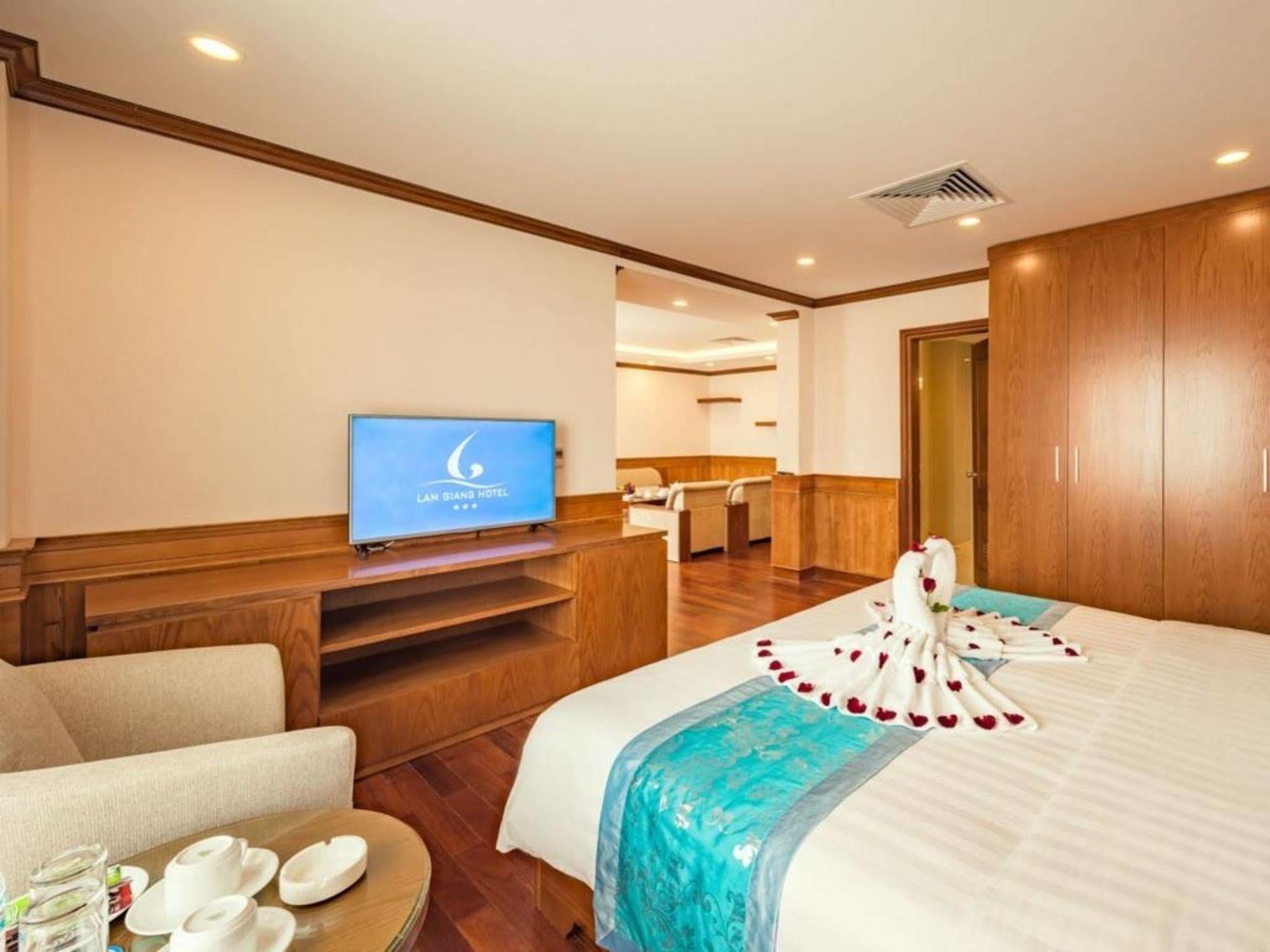 וין Lam Giang Hotel מראה חיצוני תמונה